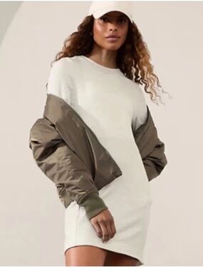 Athleta Coaster Luxe Sweatshirt Dress Light grey with pockets medium